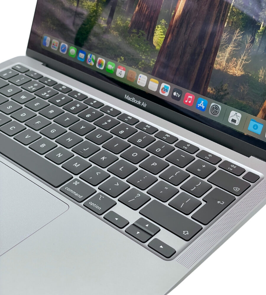 Apple MacBook Air 13 A2337 – zbliżenie na klawiaturę Apple MacBook Air 13 A2337 klawiatura Magic Keyboard i gładzik Force Touch