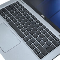 Dell Latitude 5430 – ergonomiczna klawiatura Dell Latitude 5430 widok na klawiaturę i obszar roboczy
