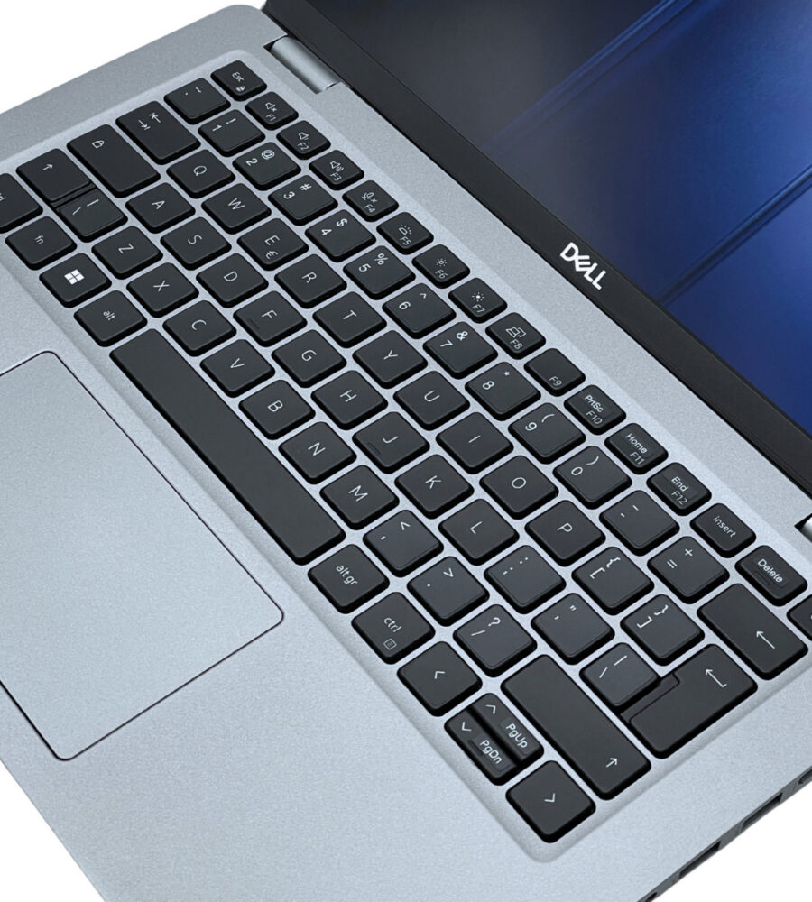 Dell Latitude 5430 – ergonomiczna klawiatura Dell Latitude 5430 widok na klawiaturę i obszar roboczy