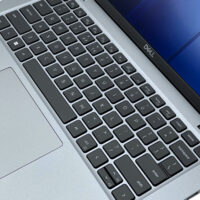 Dell Latitude 5440 – zbliżenie na klawiaturę Dell Latitude 5440 widok na klawiaturę i touchpad