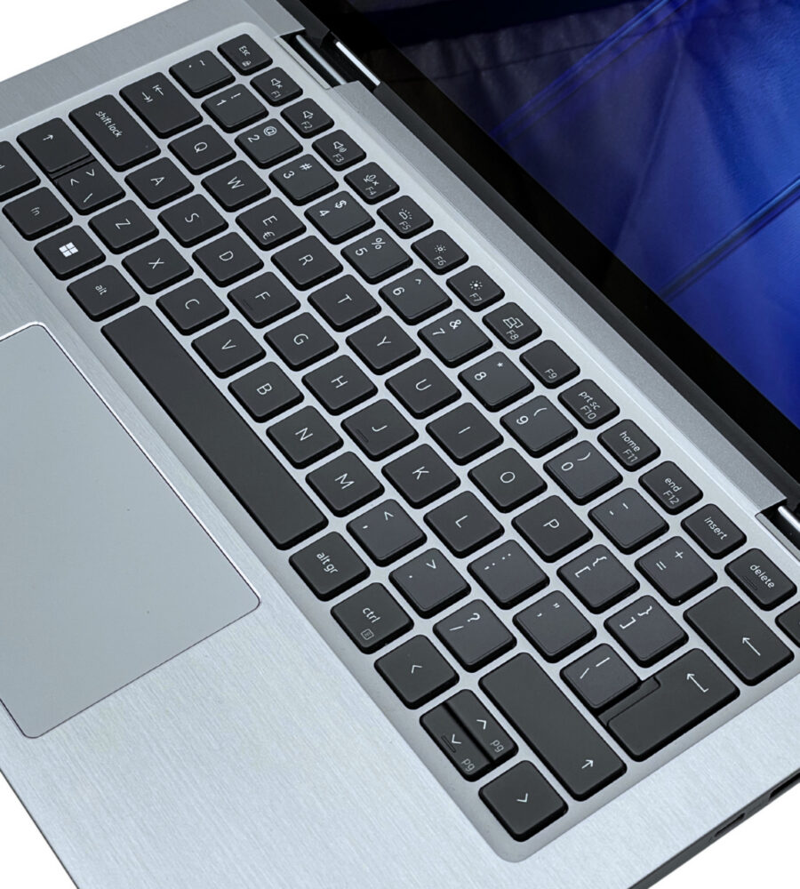 Dell Latitude 7430 2w1 – klawiatura i touchpad Dell Latitude 7430 2w1 widok na klawiaturę i panel roboczy