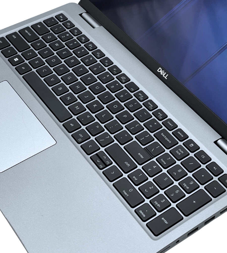 Dell Precision 3580 – klawiatura i touchpad Dell Precision 3580 widok na klawiaturę i panel roboczy
